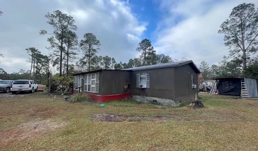 96 Canal St, Baxley, GA 31513 - 3 Beds, 2 Bath