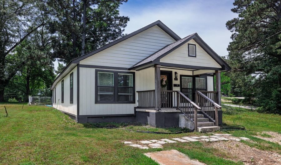1647 Gresham St, Arkadelphia, AR 71923 - 4 Beds, 2 Bath
