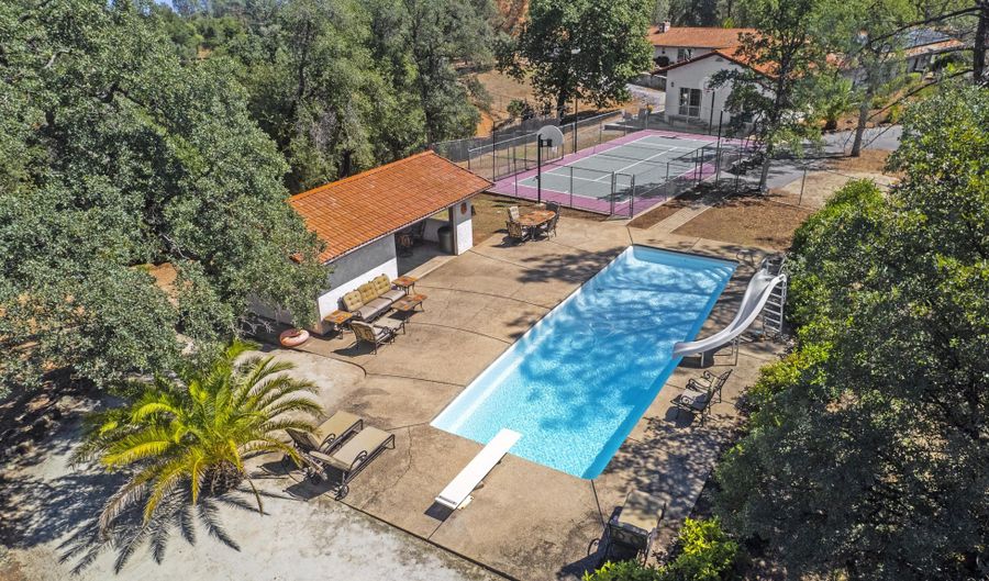 17832 Windsor Ln, Anderson, CA 96007 - 3 Beds, 3 Bath