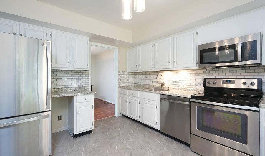 10704 MUIRFIELD Dr, Potomac, MD 20854 - 3 Beds, 4 Bath