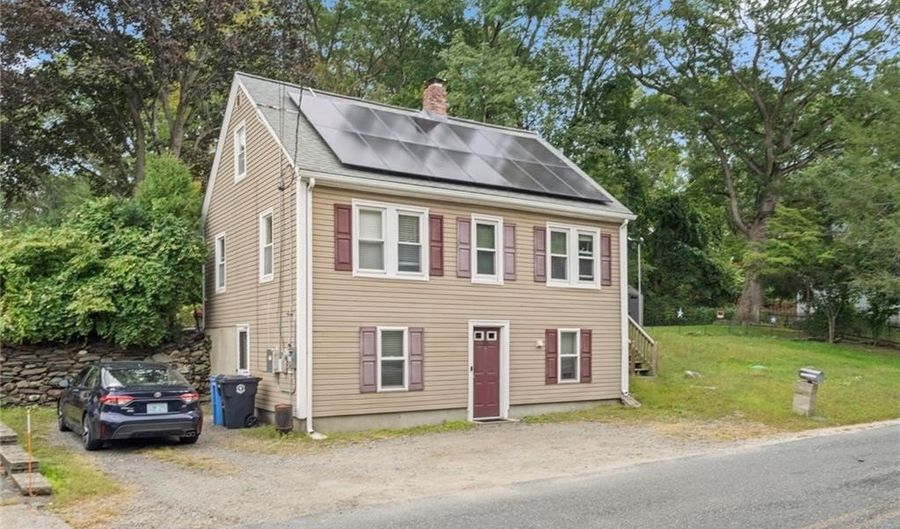 28 Crowell St, Cumberland, RI 02864 - 2 Beds, 2 Bath
