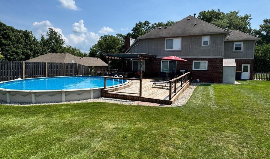 317 Edgewood Pl E, Anderson, IN 46011 - 3 Beds, 3 Bath