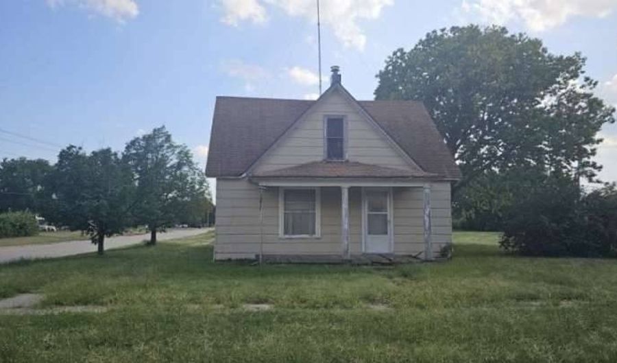 721 N St, Beaver City, NE 68926 - 2 Beds, 1 Bath