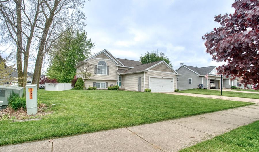 10875 Lance Ave, Allendale, MI 49401 - 4 Beds, 2 Bath