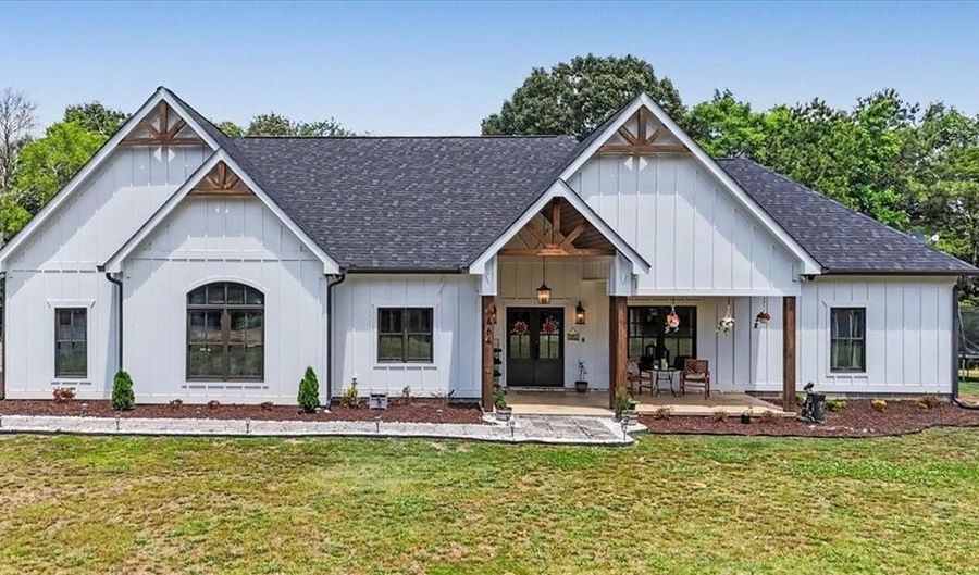 464 Lancaster Rd SW, Adairsville, GA 30103 - 4 Beds, 3 Bath