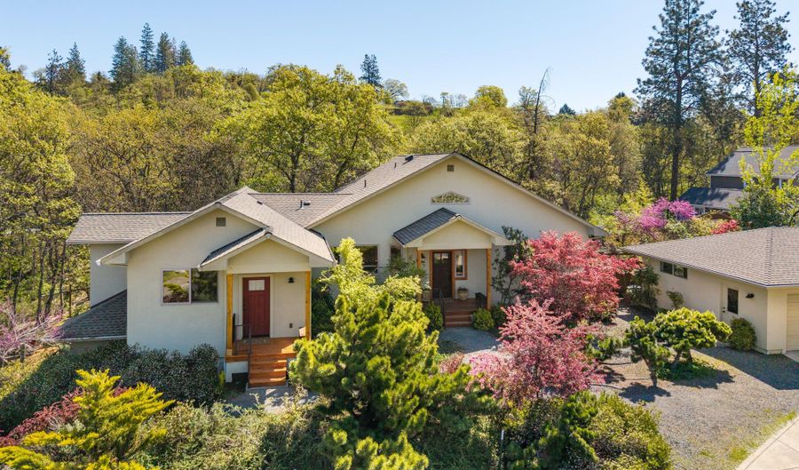 130 Westwood St, Ashland, OR 97520 - 3 Beds, 3 Bath