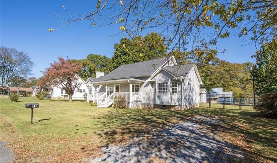 11 Magnolia St, Aragon, GA 30104 - 4 Beds, 2 Bath