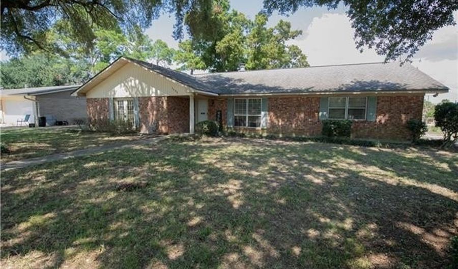 1535 MOHON St, Alexandria, LA 71301 - 3 Beds, 3 Bath