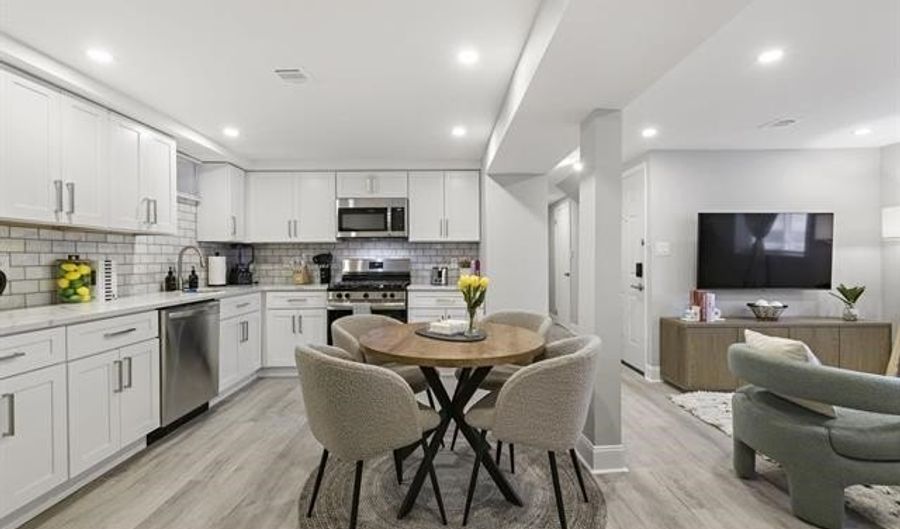 728 KENNEDY Blvd 1, Bayonne, NJ 07002 - 2 Beds, 1 Bath