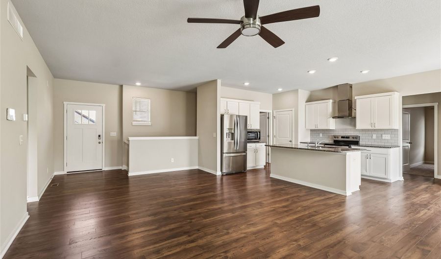 1112 32nd St SE, Altoona, IA 50009 - 4 Beds, 3 Bath