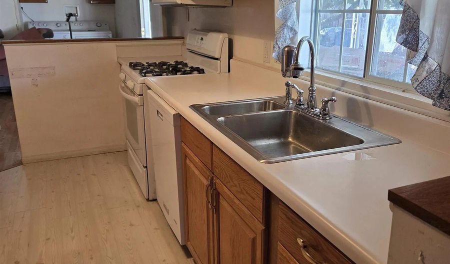 2550 E Valley Pkwy 122, Escondido, CA 92027 - 2 Beds, 2 Bath