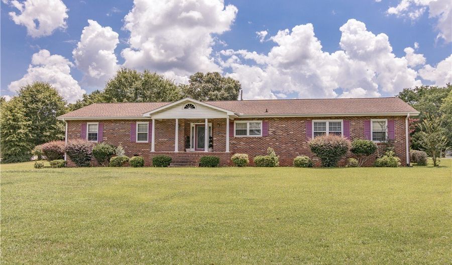 216 Skyland Dr, Belton, SC 29627 - 3 Beds, 2 Bath