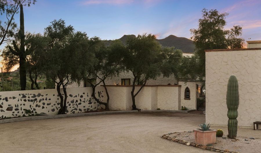 7823 E CELESTIAL St, Carefree, AZ 85377 - 5 Beds, 6 Bath