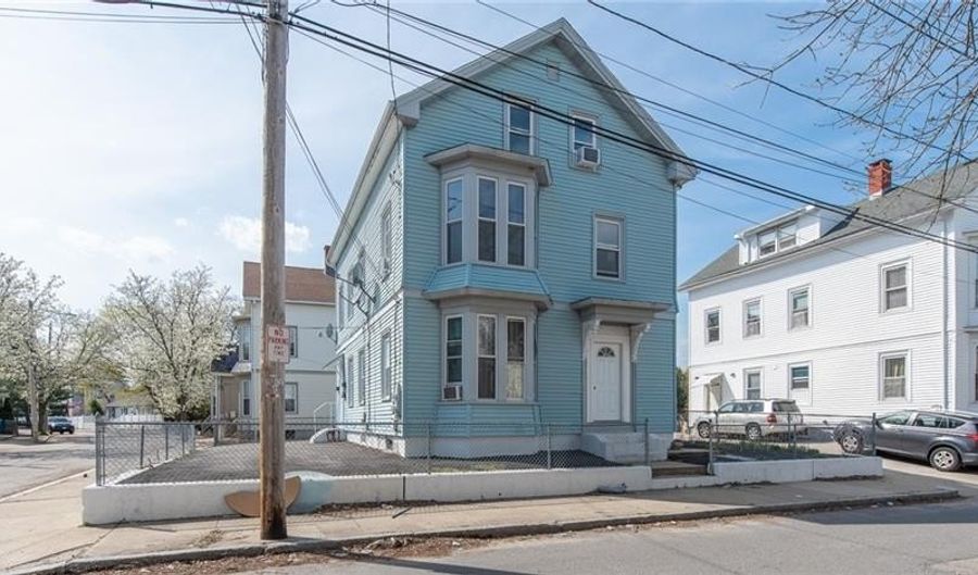 46 Lincoln Ave, Cranston, RI 02920 - 6 Beds, 3 Bath