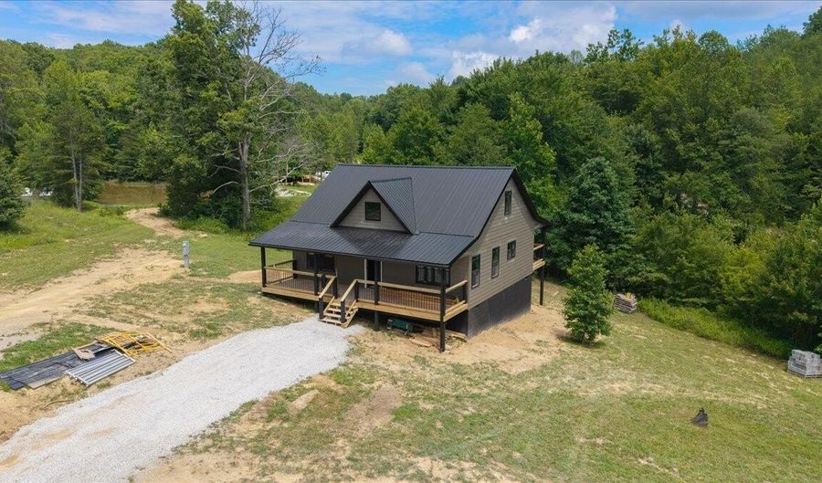 38 Hawks Point Rd, Beattyville, KY 41311 - 3 Beds, 2 Bath