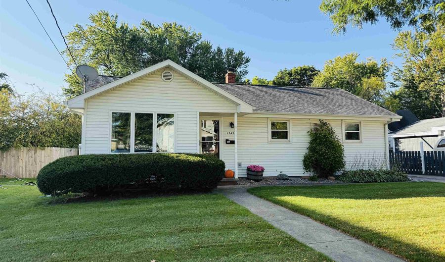 1343 W FRANKLIN St, Appleton, WI 54914 - 3 Beds, 1 Bath