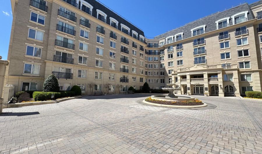 5 PARK Pl 215, Annapolis, MD 21401 - 2 Beds, 2 Bath