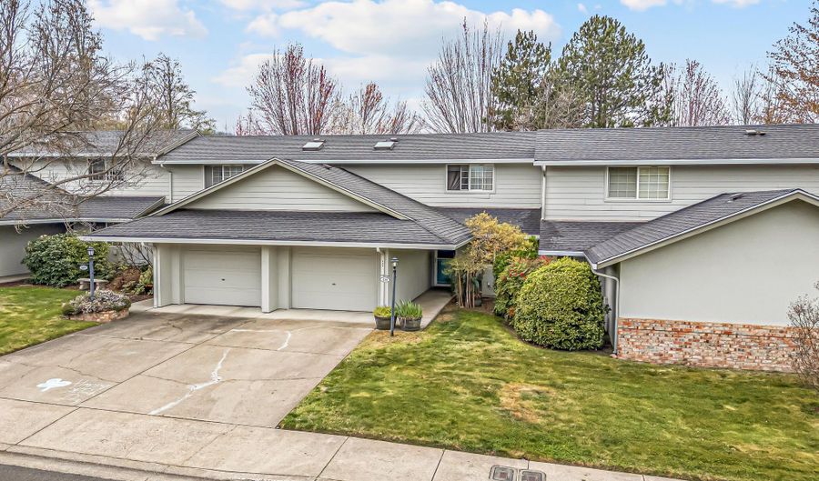 235 Meadow Dr, Ashland, OR 97520 - 3 Beds, 2 Bath