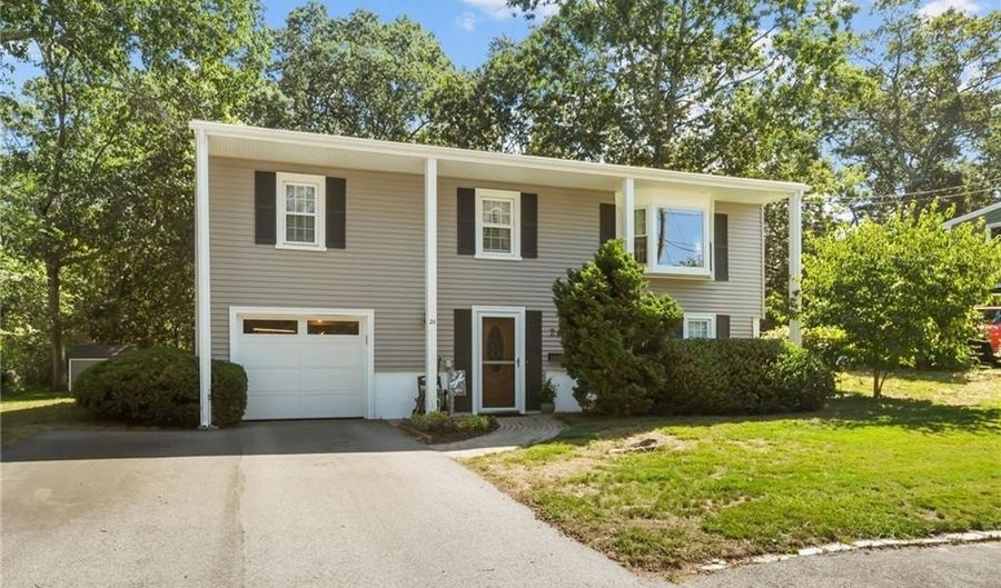 26 Lloyd Dr, Coventry, RI 02816 - 3 Beds, 2 Bath