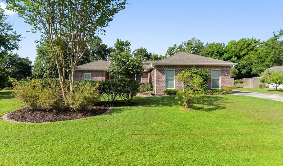 210 Henley Pl, Bay St. Louis, MS 39520 - 3 Beds, 2 Bath