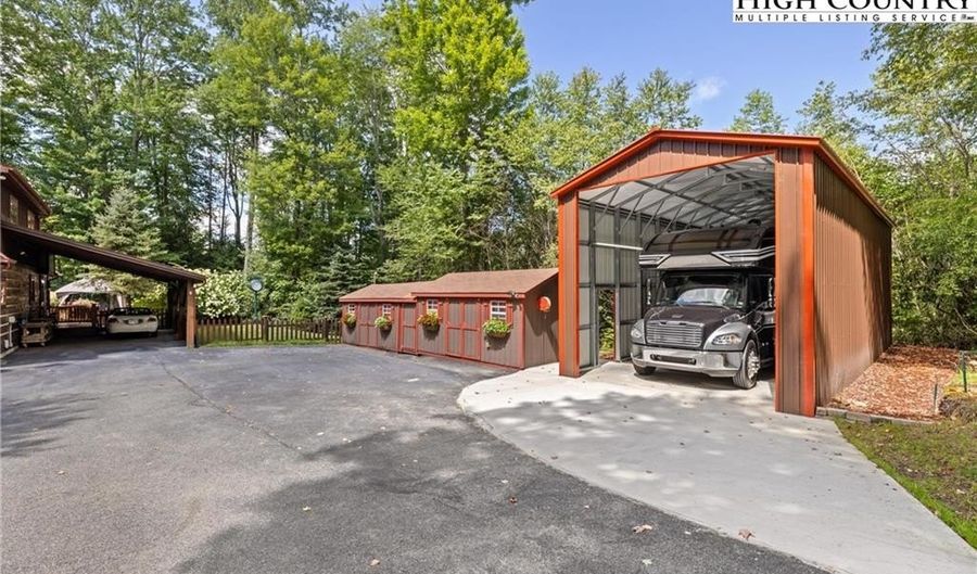 5801 Hickory Nut Gap Rd, Banner Elk, NC 28604 - 3 Beds, 3 Bath