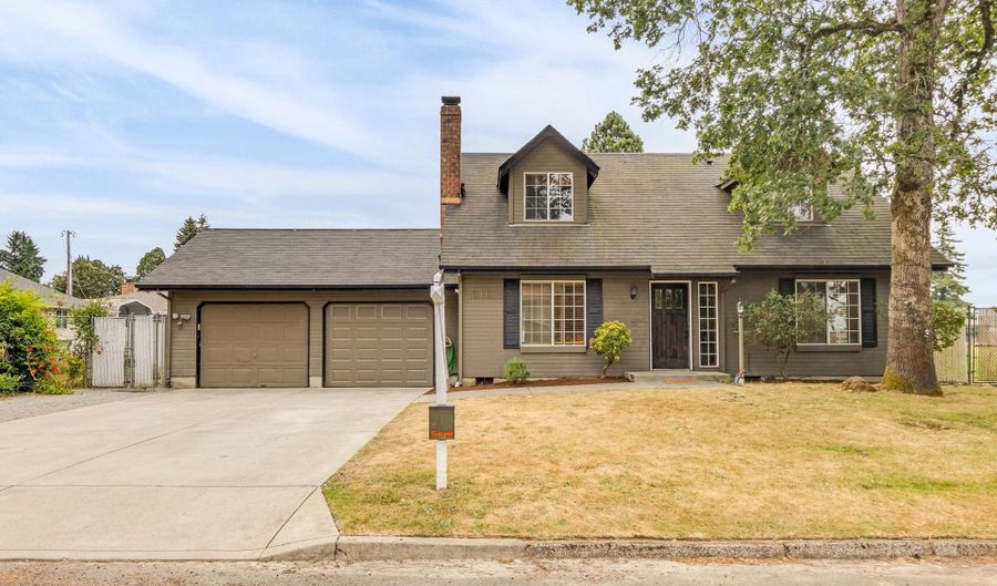 611 NW 4TH Pl, Battle Ground, WA 98604 - 3 Beds, 3 Bath