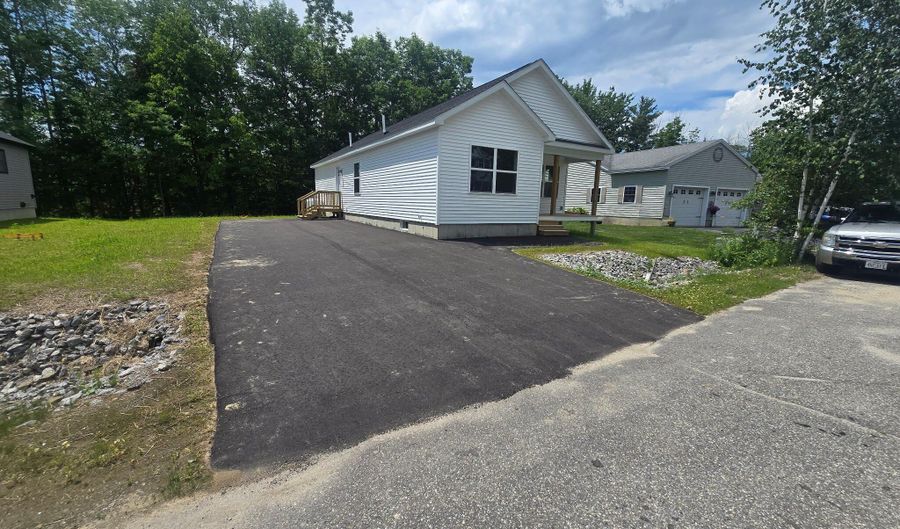 17 Streamside Dr, Auburn, ME 04210 - 3 Beds, 2 Bath
