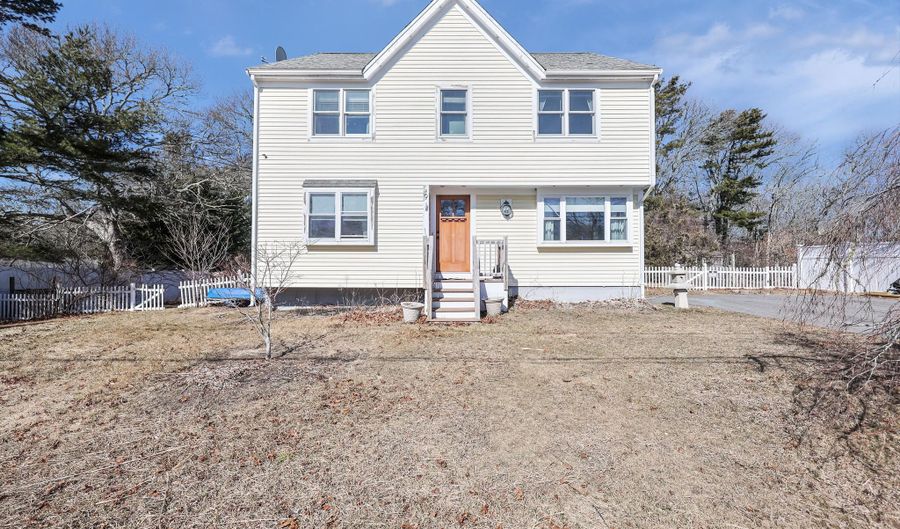 9 Marilyn Rd, Bourne, MA 02532 - 3 Beds, 3 Bath