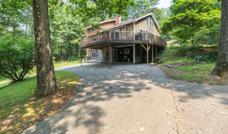 648 Beech Hill Rd, Auburn, ME 04210 - 3 Beds, 3 Bath