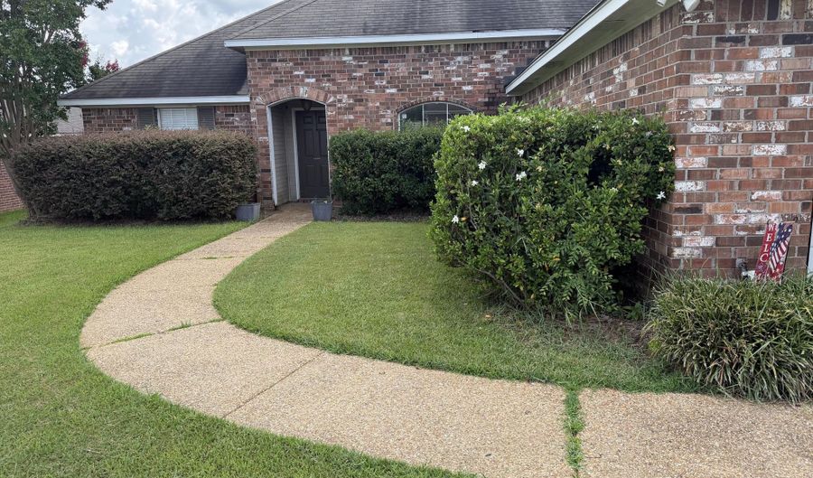 229 Camelot Way, Brandon, MS 39047 - 4 Beds, 2 Bath