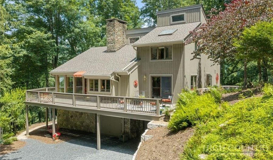 221 White Oak Trl, Banner Elk, NC 28604 - 3 Beds, 3 Bath