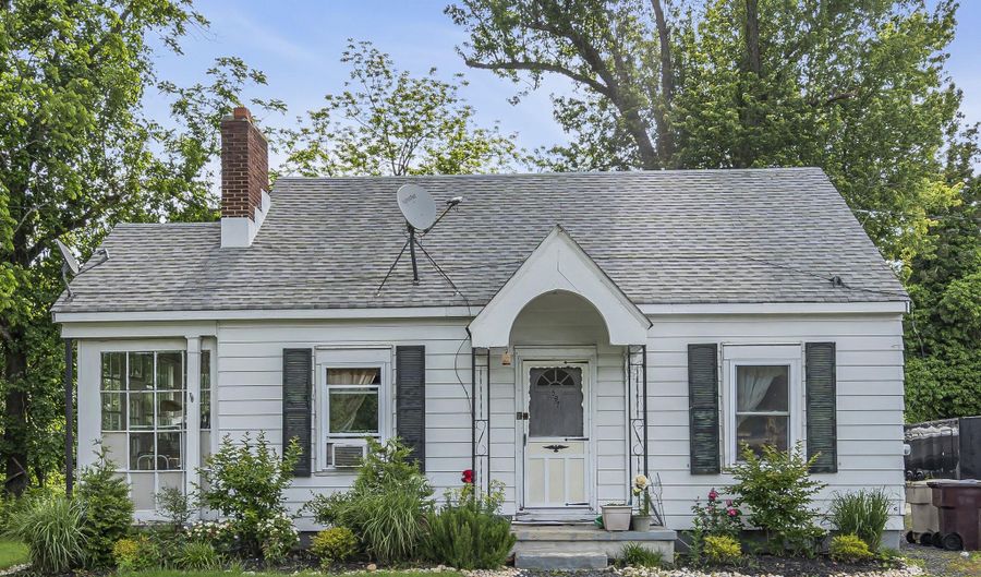 597 Route 9, Bayville, NJ 08721 - 2 Beds, 1 Bath