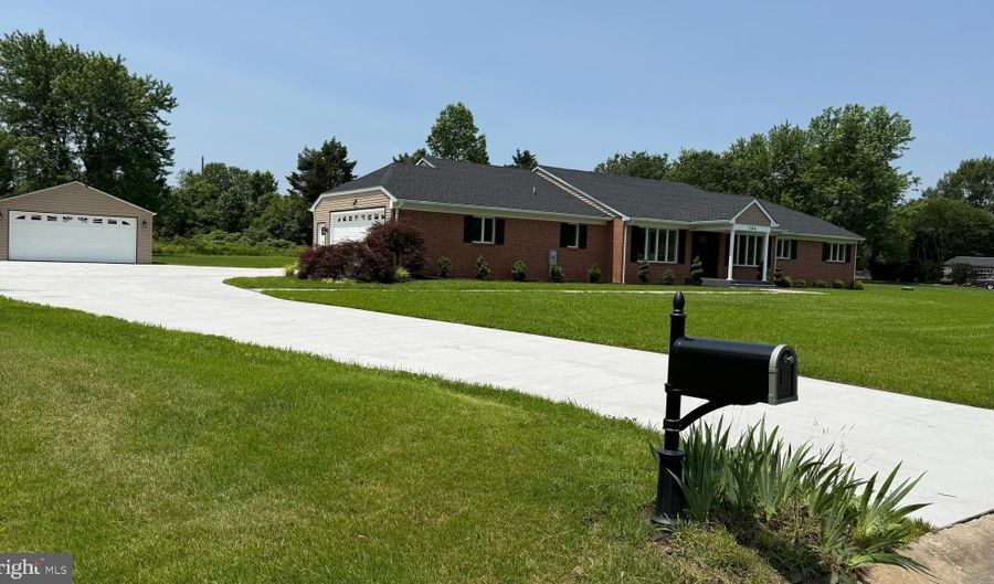 104 LAKE FRONT Dr, Dover, DE 19904 - 3 Beds, 2 Bath