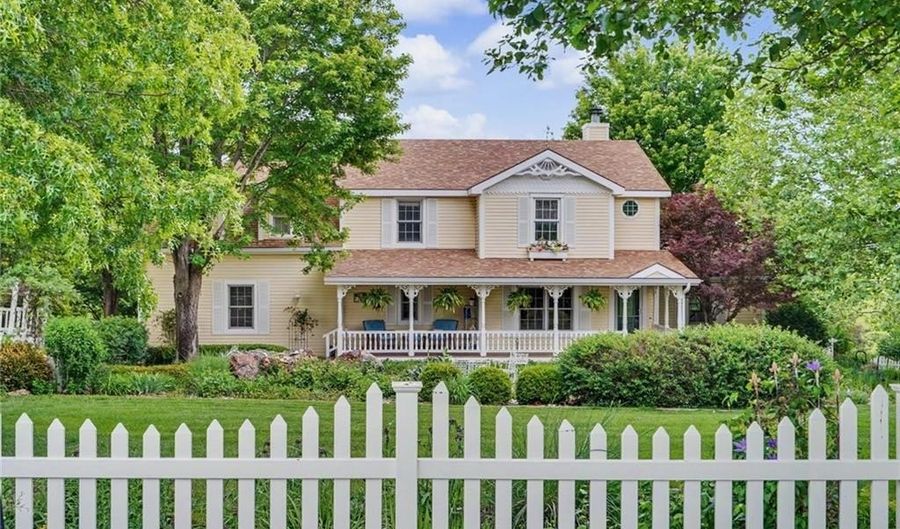618 E 1714 Rd, Baldwin City, KS 66006 - 5 Beds, 4 Bath