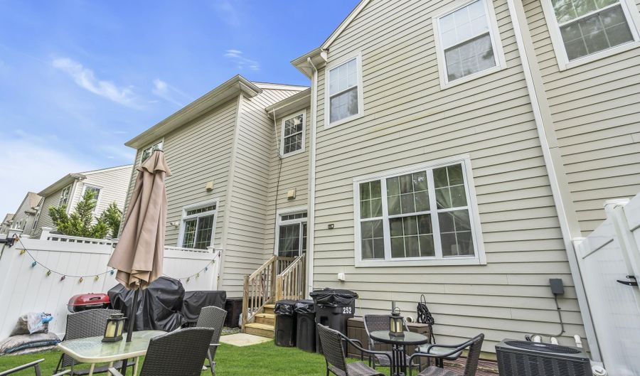 252 Hawthorn Ln, Barnegat, NJ 08005 - 3 Beds, 3 Bath