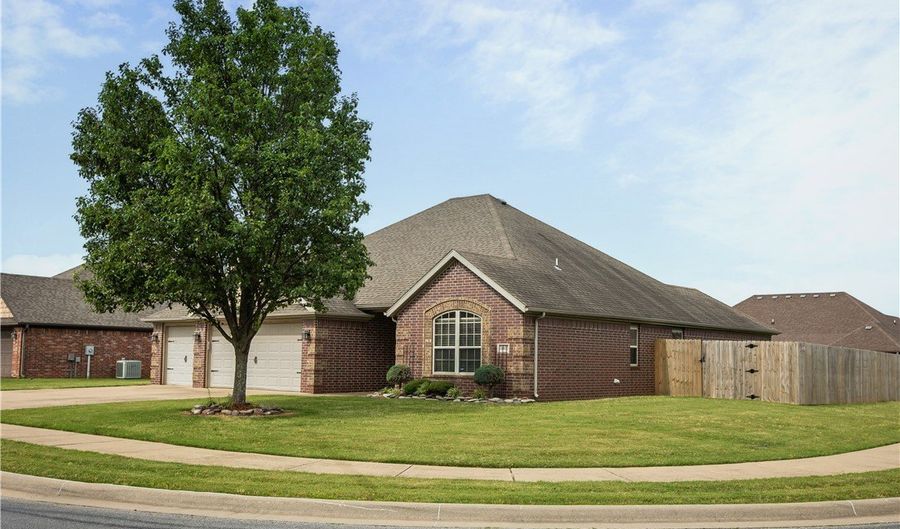 3800 SW Hollowbrook St, Bentonville, AR 72713 - 4 Beds, 2 Bath