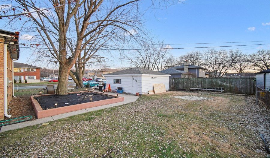 3701 W 120th St, Alsip, IL 60803 - 3 Beds, 1 Bath