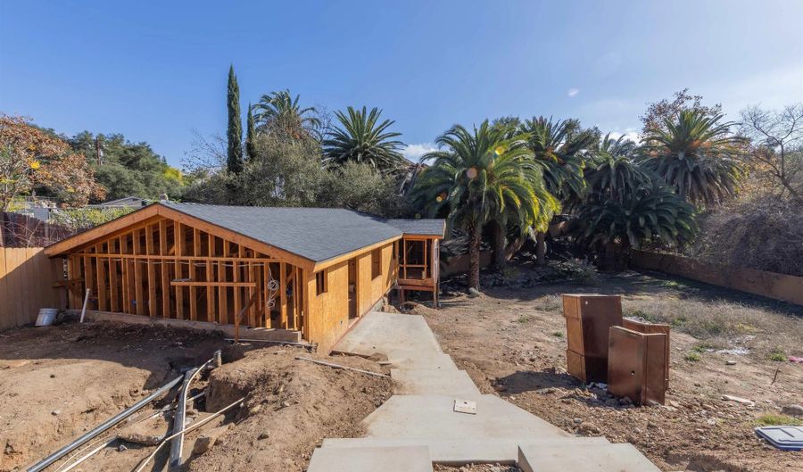25734 Willow Ln, Escondido, CA 92026 - 2 Beds, 1 Bath