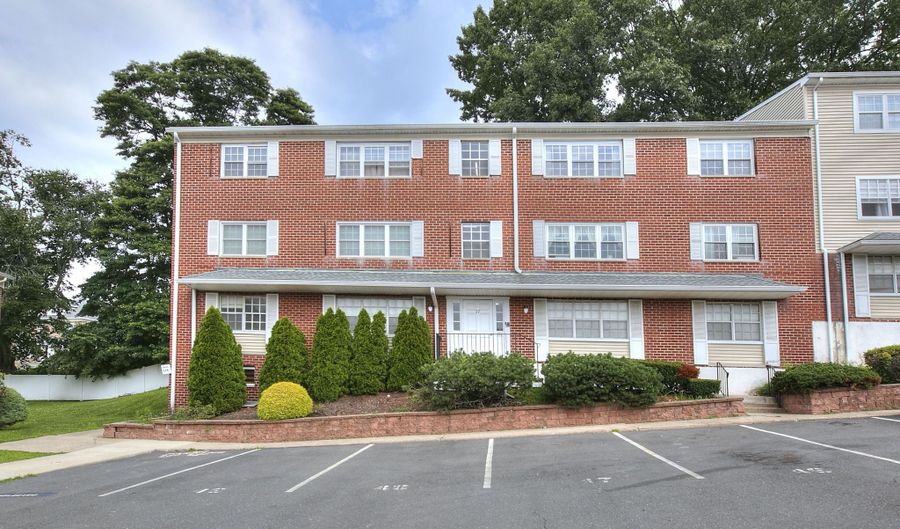 50 Greenhouse Rd 57D, Bridgeport, CT 06606 - 2 Beds, 2 Bath