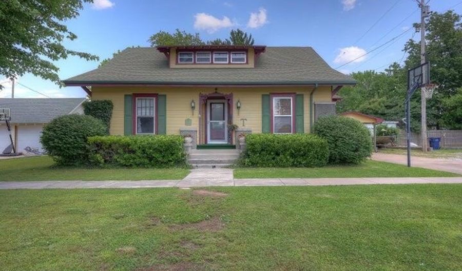 1418 Cleveland Ave, Baxter Springs, KS 66713 - 3 Beds, 2 Bath