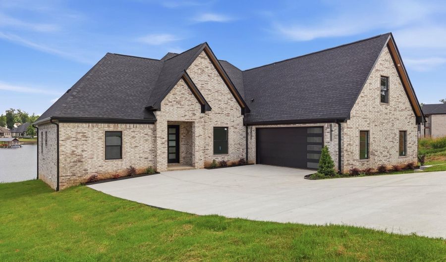 7648 S Shoreline Blvd, Benton, AR 72019 - 4 Beds, 3 Bath