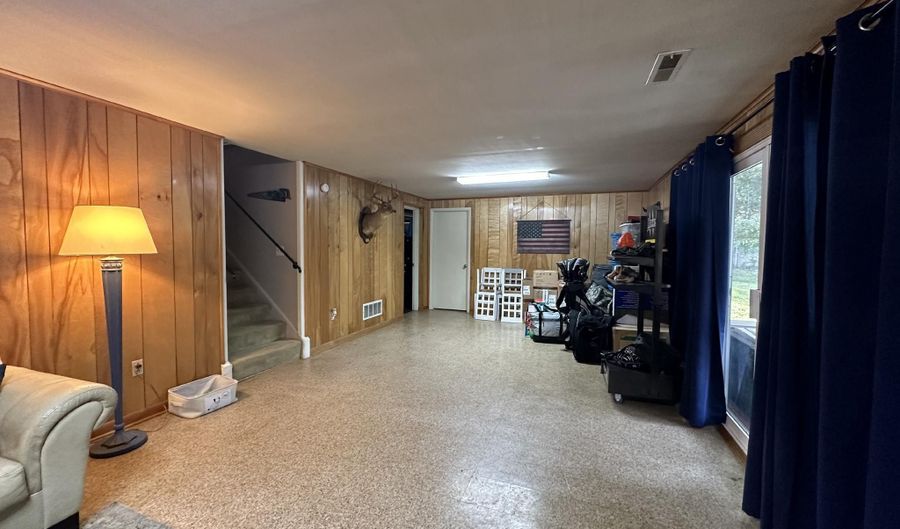 3910 FOREST GROVE Dr, Annandale, VA 22003 - 4 Beds, 3 Bath