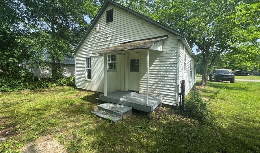 523 London St, Alma, AR 72921 - 2 Beds, 1 Bath