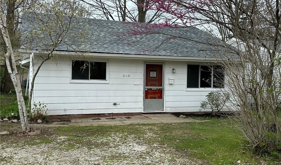 818 Chestnut Rd, Willoughby, OH 44094 - 3 Beds, 1 Bath