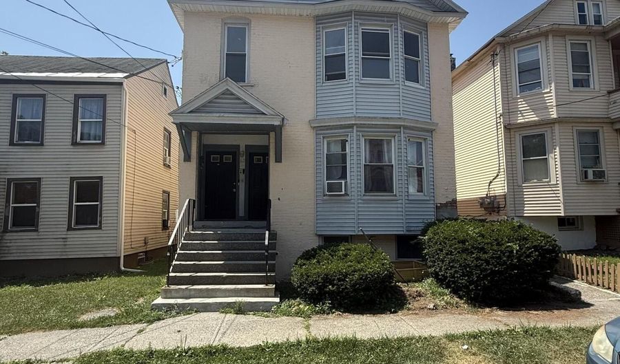 62 Benson St, Albany, NY 12206 - 6 Beds, 3 Bath