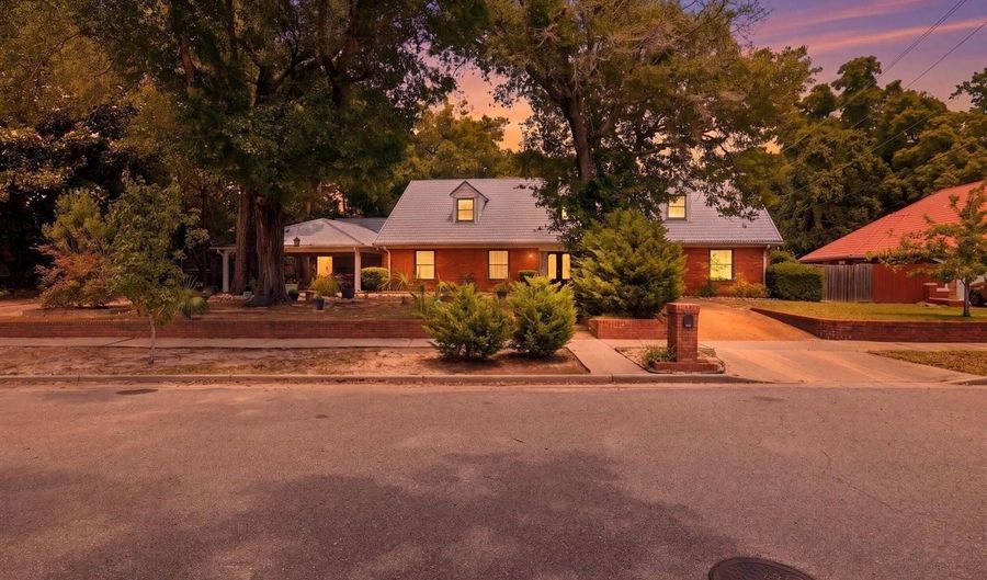 142 Kenmore Ave, Biloxi, MS 39531 - 6 Beds, 4 Bath