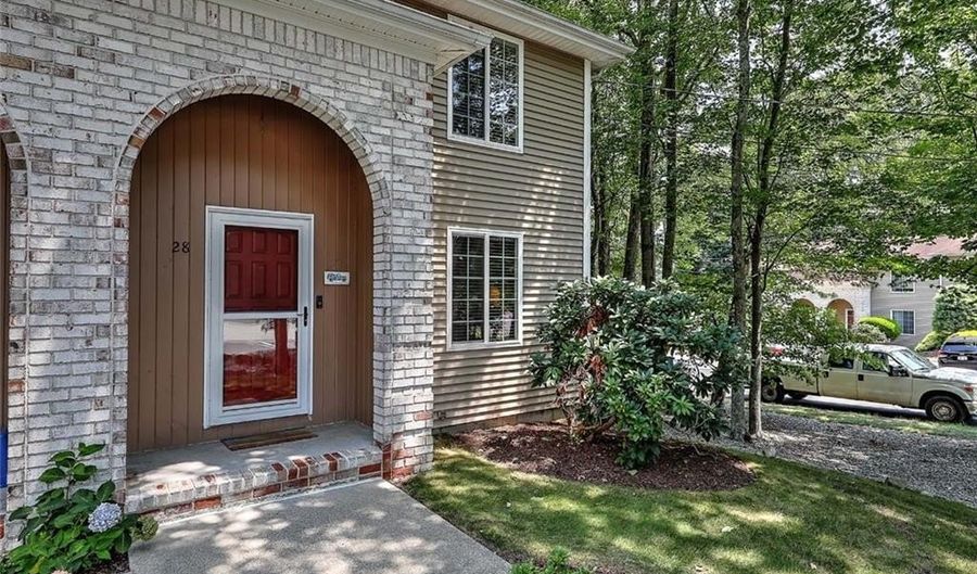 28 Marigold Cir, North Providence, RI 02904 - 2 Beds, 2 Bath