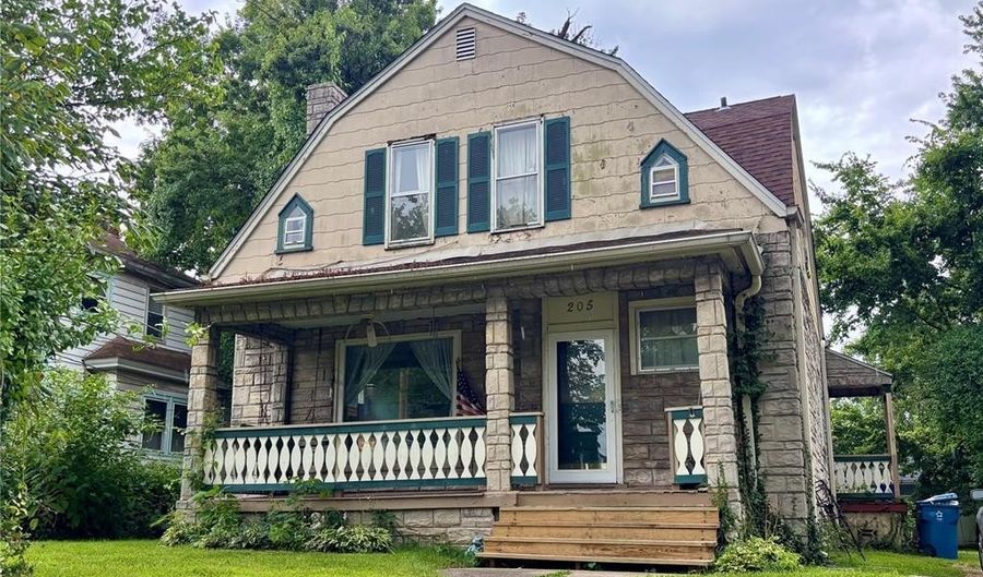 205 E 12th St, Alton, IL 62002 - 3 Beds, 2 Bath