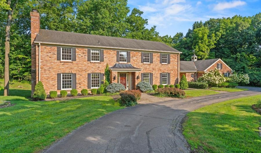 535 Rollingrock Ln, Anderson Twp., OH 45255 - 5 Beds, 6 Bath