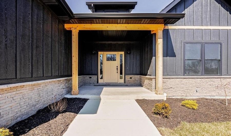 108 Stonecrest Dr, Bedford, IN 47421 - 5 Beds, 5 Bath